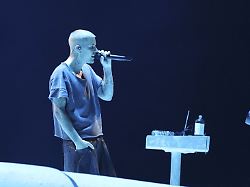 Trudeau und Perry futtern Nudeln : Promis sind wegen Justin Biebers Comeback völlig aus dem Häuschen