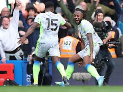 Fussball Maenner Premier League England 32 Spieltag FC Chelsea Manchester City Marc Guehi L Und Jeremy Doku Von Manchester City Jubeln Nach Einem Tor