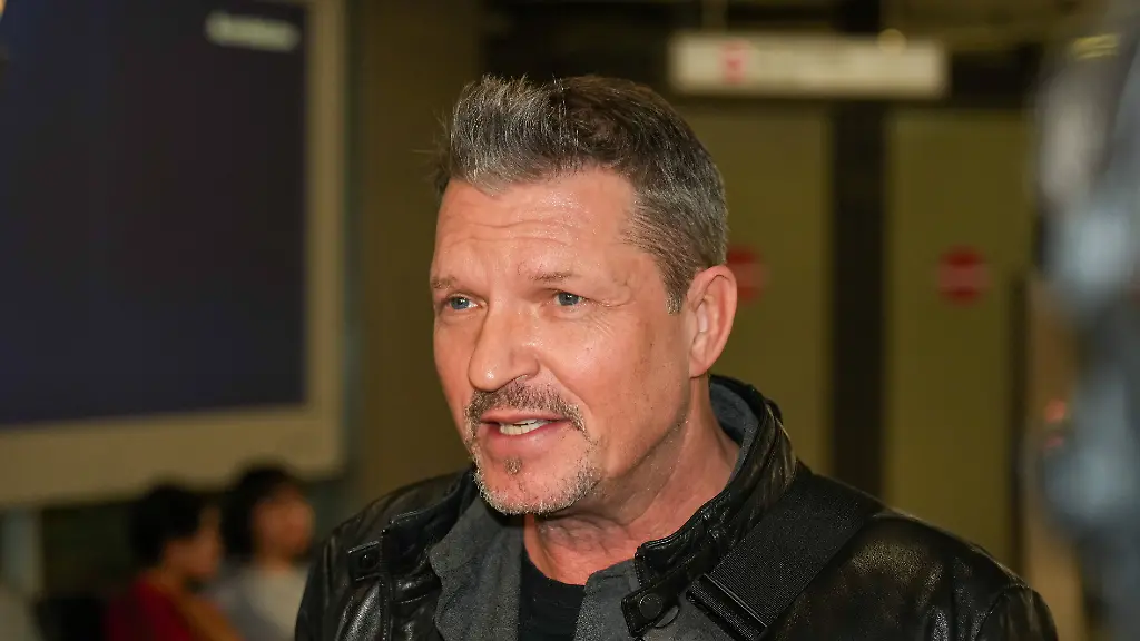 RTL-Dschungelcamp-Frankfurt-2026-Hardy-Krueger-jr-bei-der-Abreise-zur-RTL-Sendung-Ich-bin-ein-Star-Holt-mich-hier-raus-Dschungelcamp-2026-am-Flughafen-Frankfurt