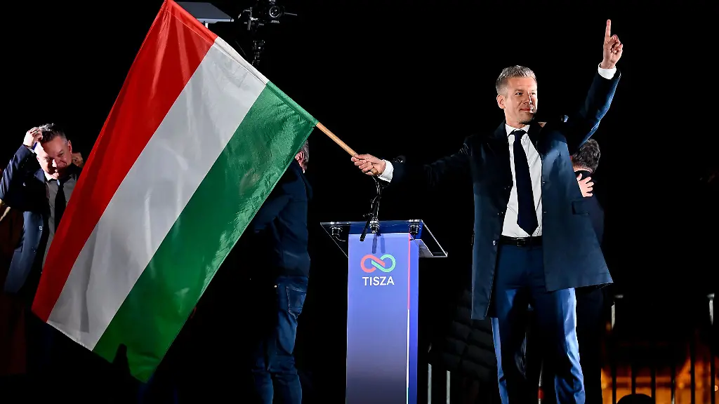 Peter-Magyar-weiss-seinen-spektakulaeren-Wahlsieg-zu-zelebrieren