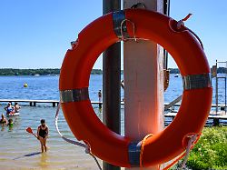 Berlin & Brandenburg: Badesaison startet: Rettungsschwimmer dringend gesucht