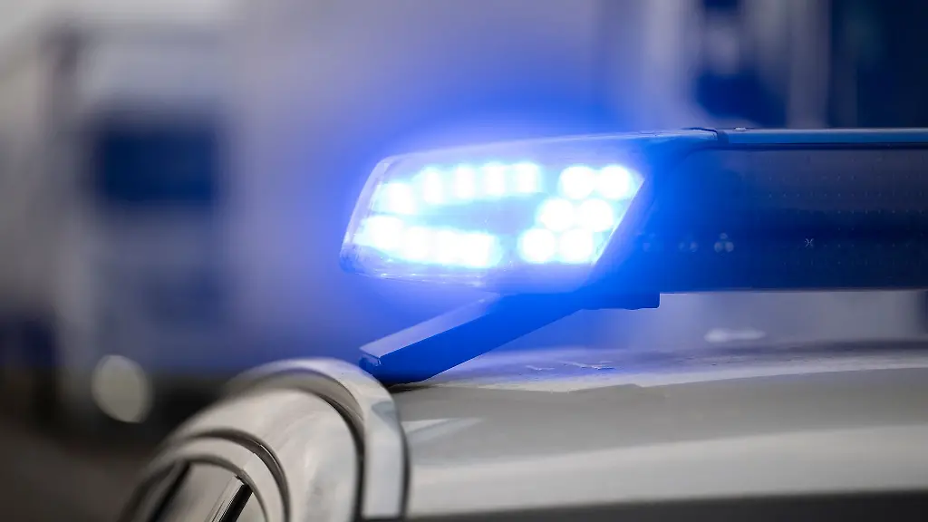 Einen-Schriftzug-sowie-ein-Hakenkreuz-haben-Beamte-der-Polizei-am-Samstag-vorgefunden