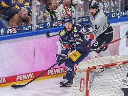 Berlin & Brandenburg: Doppelpacker Pföderl lobt "bestes Saisonspiel" der Eisbären