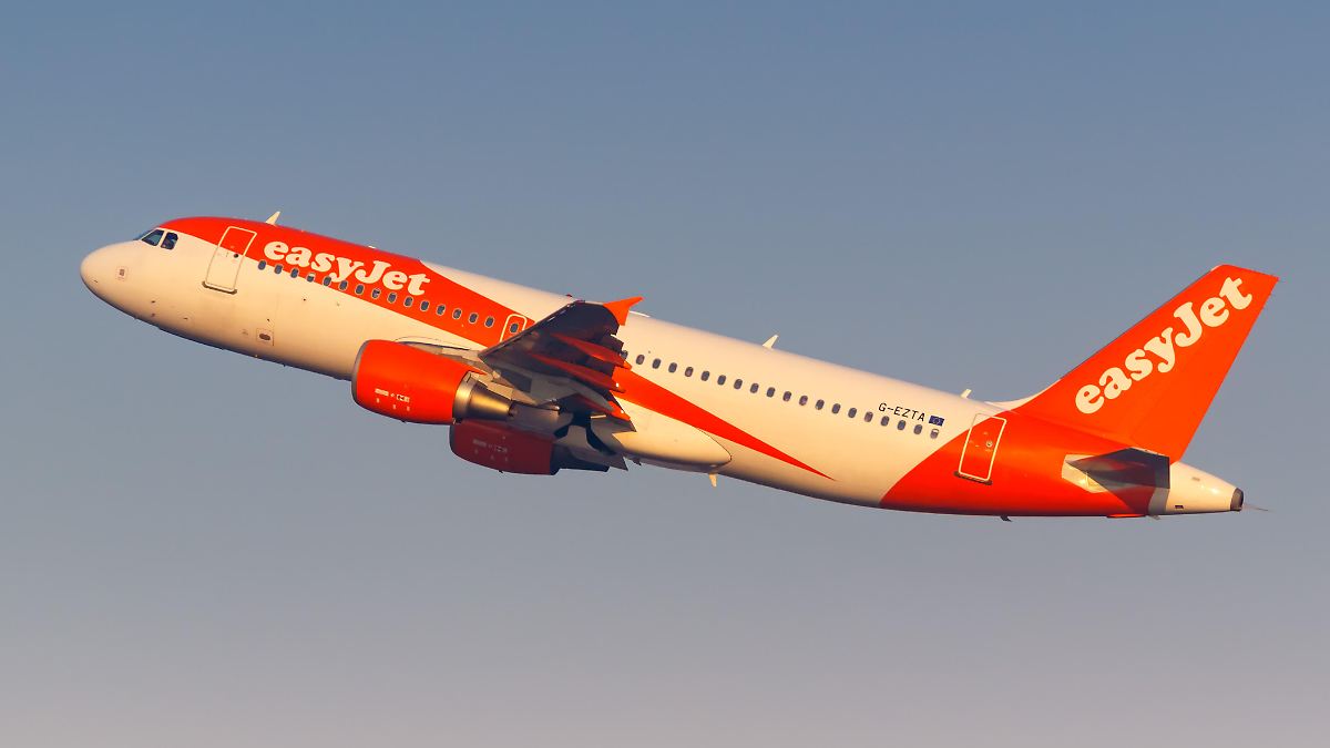 Chaotische Zustände am Flughafen: 100 Easyjet-Passagiere wegen neuer Grenzkontrollen in Mailand gestrandet 