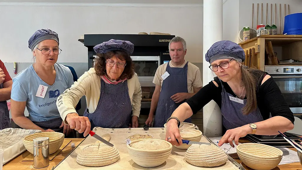 Beim-Sauerteig-kommt-es-auf-den-richtigen-Schnitt-an-wenn-man-ein-wildes-Aufreissen-verhindern-will