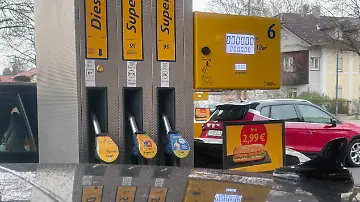 586862501