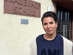 Hessen: Sicherheitsdienst verlässt Schule - Netz sichert Treppe