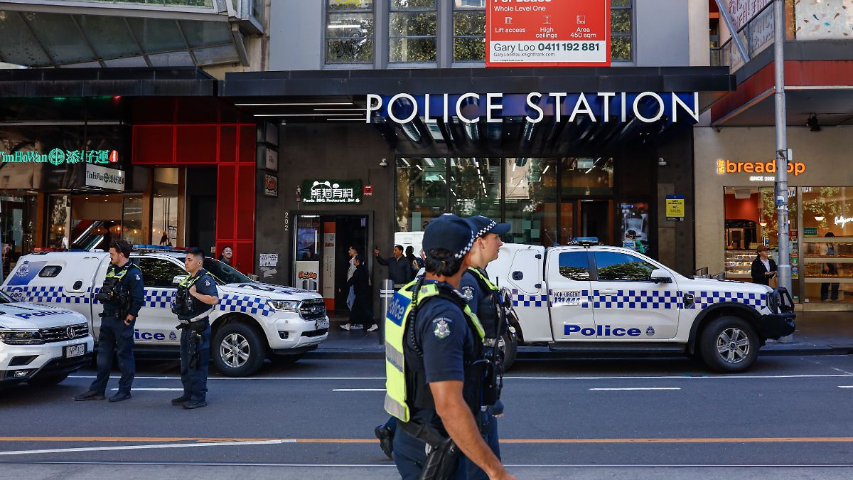 Mann mit geklautem Auto verletzt: 13-Jährige in Australien wegen 109 Straftaten angeklagt