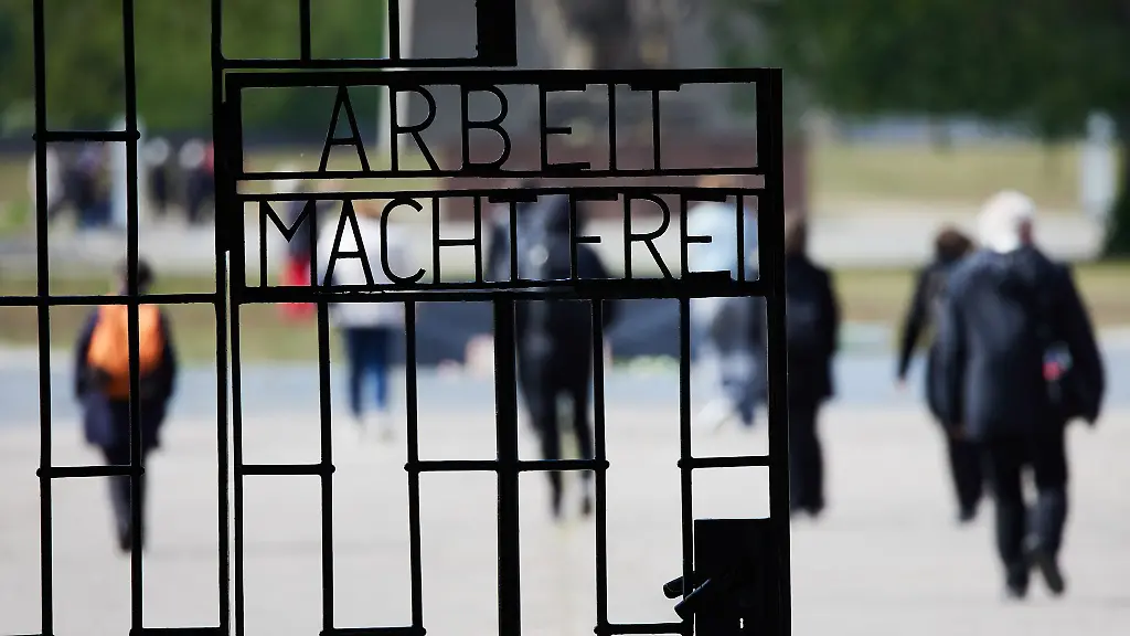 Zum-81-Jahrestag-der-Befreiung-der-Haeftlinge-des-Konzentrationslagers-Sachsenhausen-wird-in-Oranienburg-eine-zentrale-Gedenkveranstaltung-organisiert
