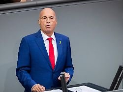 Bild: Wegen Streit mit Höcke-Lager?: AfD-Verteidigungspolitiker Lucassen gibt Fraktionsamt auf