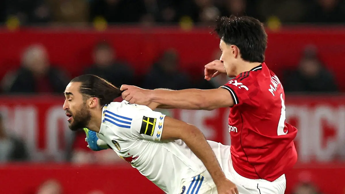 Soccer-Football-Premier-League-Manchester-United-v-Leeds-United-Old-Trafford-Manchester-Britain-April-13-2026-Manchester-United-s-Lisandro-Martinez-fouls-Leeds-United-s-Dominic-Calvert-Lewin-and-is-later-shown-a-red-card-after-a-VAR-review-REUTERS-Phil-Noble-EDITORIAL-USE-ONLY-NO-USE-WITH-UNAUTHORIZED-AUDIO-VIDEO-DATA-FIXTURE-LISTS-CLUB-LEAGUE-LOGOS-OR-LIVE-SERVICES-ONLINE-IN-MATCH-USE-LIMITED-TO-120-IMAGES-NO-VIDEO-EMULATION-NO-USE-IN-BETTING-GAMES-OR-SINGLE-CLUB-LEAGUE-PLAYER-PUBLICATIONS-PLEASE-CONTACT-YOUR-ACCOUNT-REPRESENTATIVE-FOR-FURTHER-DETAILS