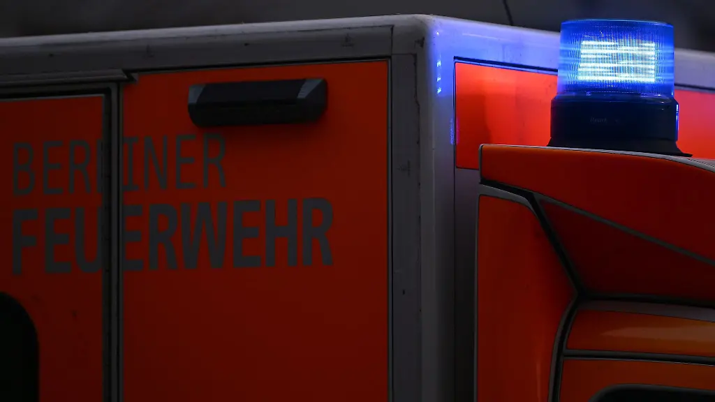 Etwa-60-Einsatzkraefte-waren-am-Montag-vor-Ort