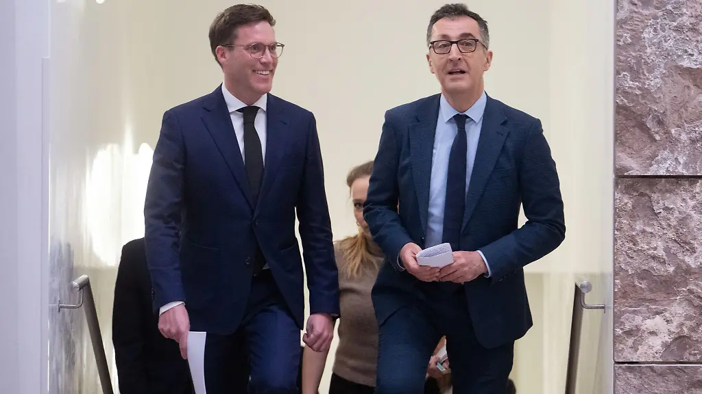 Wollen-ueber-eine-gemeinsame-Regierungskoalition-verhandeln-CDU-Landeschef-Manuel-Hagel-und-Gruenen-Frontmann-Cem-Oezdemir