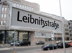 Berlin & Brandenburg: Panne bei Straßenname - Philosoph Leibniz mit falschem "t"
