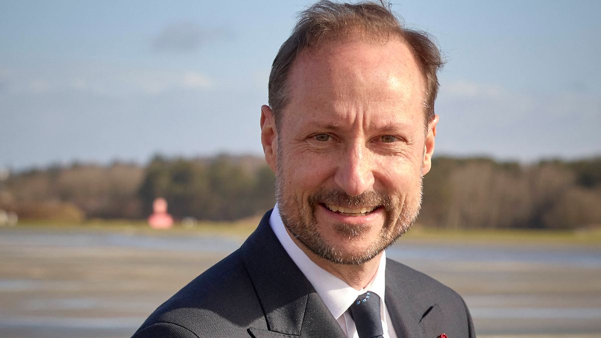 Friendship with Mette-Marit: Prince Haakon dodges question about Jeffrey ...