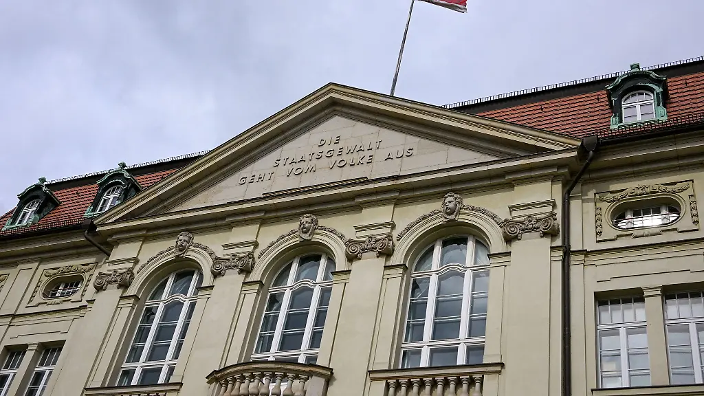 Brandenburgs-Landesregierung-muss-Geld-sparen