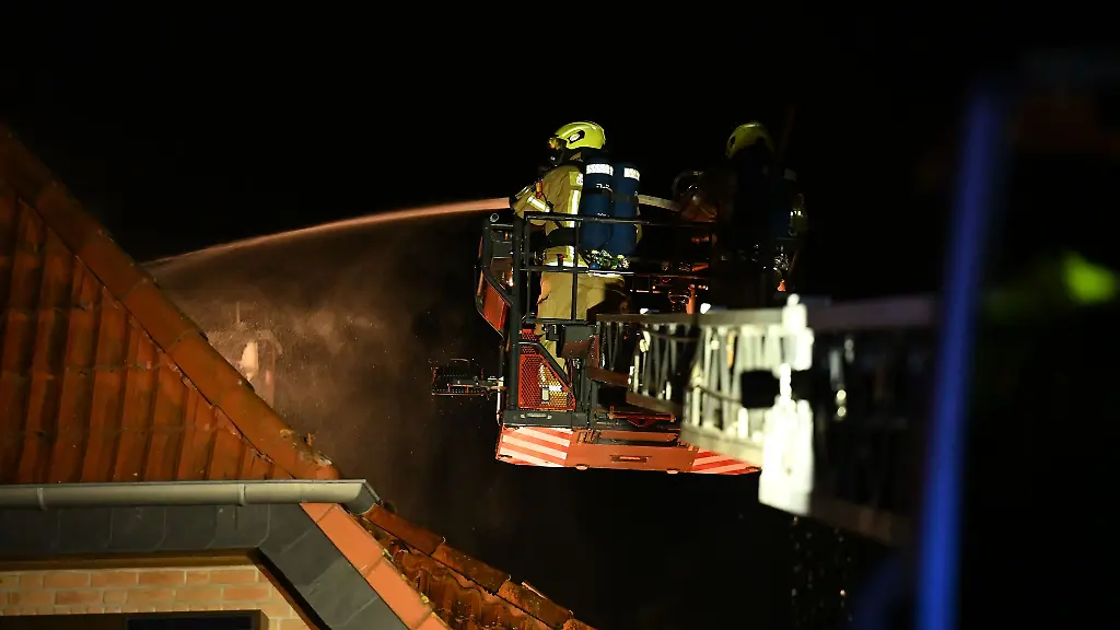 Rund-sieben-Monate-nach-einem-Brand-mit-zwei-Toten-in-einer-Doppelhaushaelfte-in-Berlin-Marzahn-erging-eine-lebenslange-Freiheitsstrafe-gegen-einen-der-damaligen-Bewohner