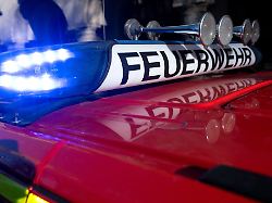 Bayern: Kleintransporter geht auf A94 im Kreis Erding in Flammen auf