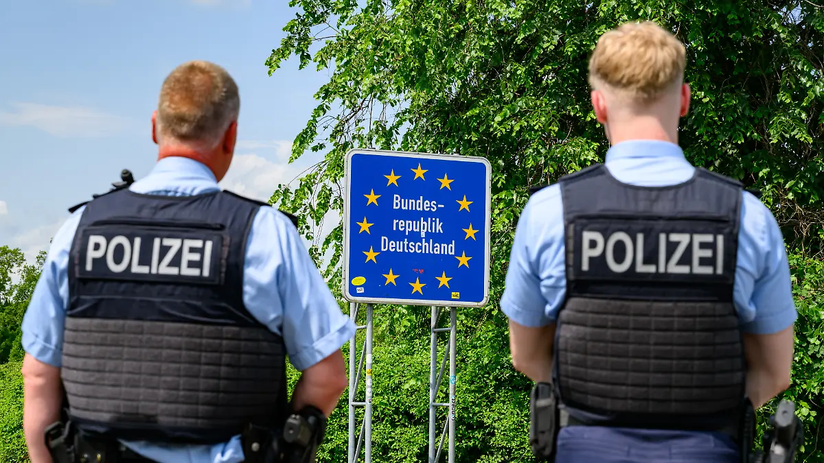 Mehrkosten in Milliardenhöhe: Dobrindt will höhere Besoldung für Bundesbeamte