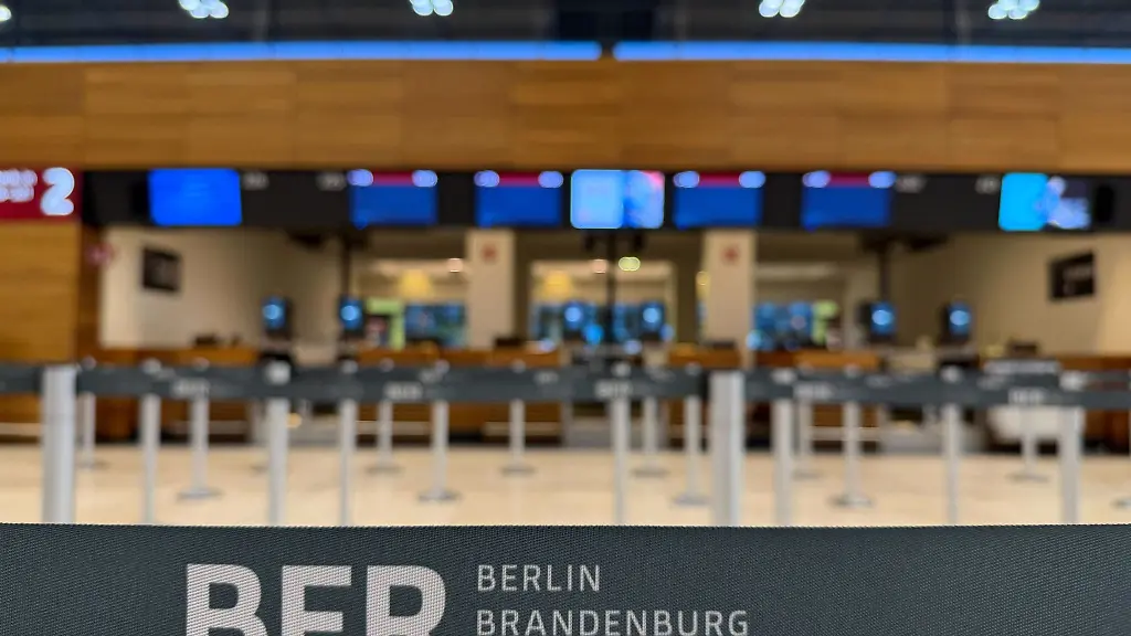 Passagiere-sollten-sich-vorab-ueber-ihren-Flugstatus-informieren