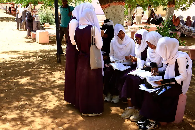 260414-BAHRI-April-14-2026-Xinhua-A-group-of-female-students-review-their-lessons-before-entering-the-exam-hall-in-Bahri-north-of-Sudan-s-capital-Khartoum-April-13-2026-The-Sudanese-secondary-school-certificate-examinations-kicked-off-on-Monday-in-Sudan-with-a-significant-increase-in-the-number-of-registered-students-compared-to-previous-years-according-to-the-Sudanese-Ministry-of-Education