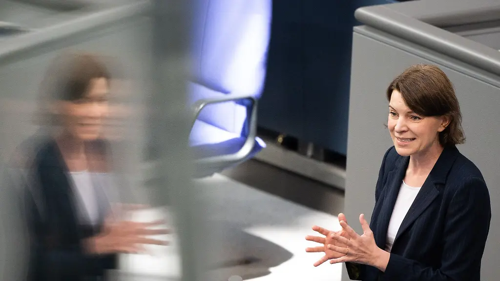 Klare-Worte-von-der-CSU-Bundestagsabgeordneten-Emmi-Zeulner-Teile-der-GKV-Sparplaene-von-Gesundheitsministerin-Nina-Warken-CDU-widersprechen-jedem-Gerechtigkeitsempfinden