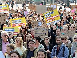 Hamburg & Schleswig-Holstein: Psychotherapeuten demonstrieren gegen Honorarkürzungen