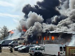 Hessen: Ermittlungen nach Feuer mit Millionenschaden in Fuldatal