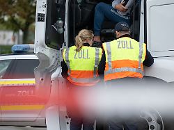 Bayern: Fünf Chinesen mit im Lkw ‒ blinde Passagiere entdeckt