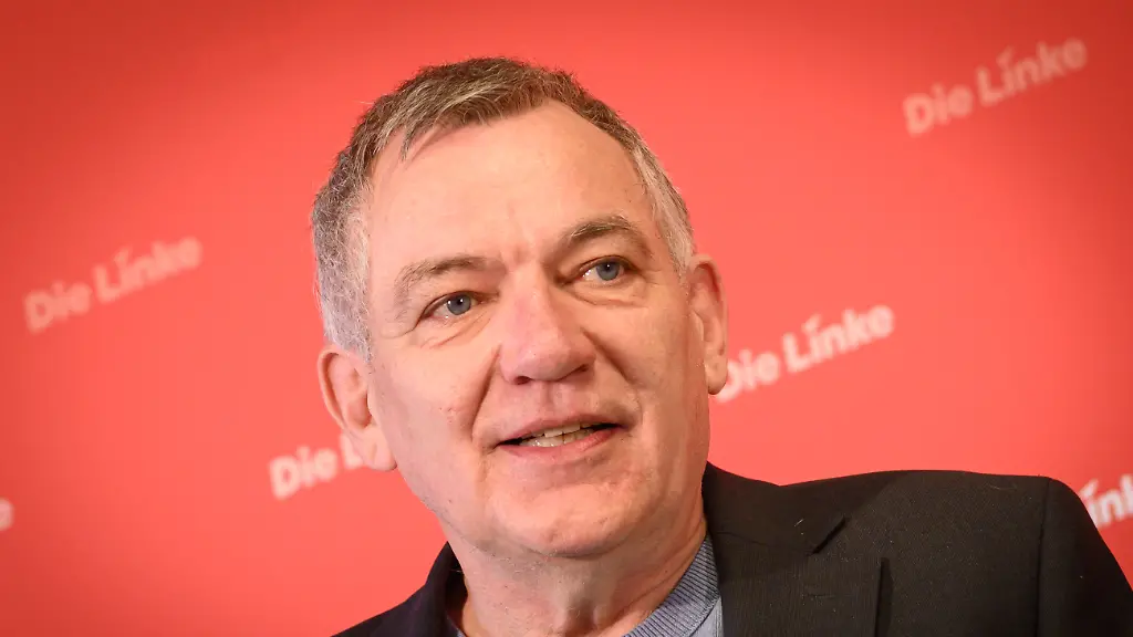 Berlin-Pressekonferenz-Die-Linke-mit-Pressekonferenz-mit-den-Vorsitzenden-der-Partei-Die-Linke-Ines-Schwerdtner-und-Jan-van-Aken-zu-aktuellen-politischen-Themen-Aus-Rheinland-Pfalz-ist-Nina-Boemelburg-Landtagswahlkandidatin-Platz-4-mit-dabei