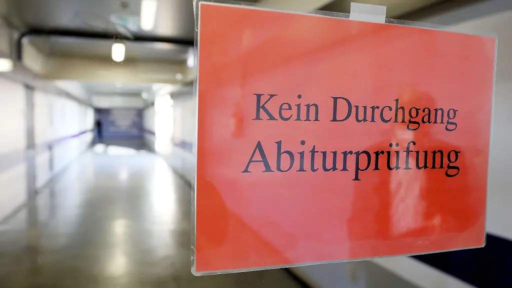 Wegen-der-Rueckkehr-zu-G9-gibt-es-in-NRW-dieses-Jahr-viele-Tausend-Abiturienten-weniger-als-2025