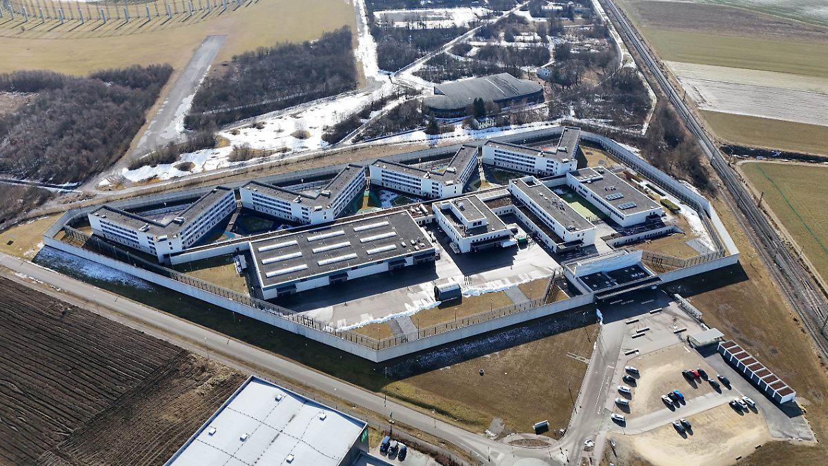 Vorwurf von Misshandlungen: Staatsanwaltschaft klagt zehn Ex-Angestellte der JVA Gablingen an
