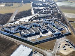 Vorwurf von Misshandlungen: Staatsanwaltschaft klagt zehn Ex-Angestellte der JVA Gablingen an