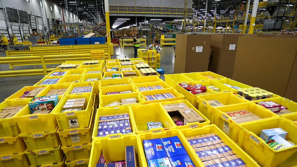 October-12-2022-Ruskin-Florida-USA-Staff-at-TPA1-Amazon-fulfillment-center-pack-one-of-60-pallets-of-snack-foods-to-be-donated-for-Hurricane-Ian-disaster-relief-on-Wednesday-Oct-12-2022-in-Ruskin