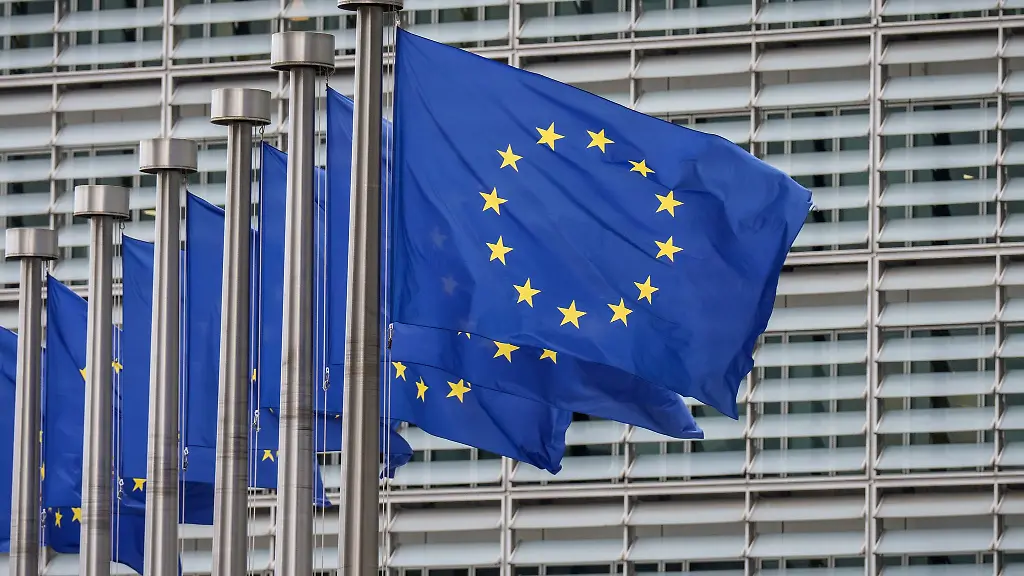 Die-EU-Kommission-genehmigte-den-Industriestrompreis