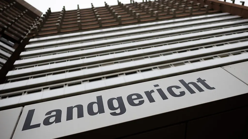 Am-Landgericht-Koeln-hat-ein-Prozess-gegen-einen-Mann-begonnen-der-im-Krankenhaus-den-Beatmungsschlauch-eines-Patienten-abgerissen-haben-soll-Symbolbild