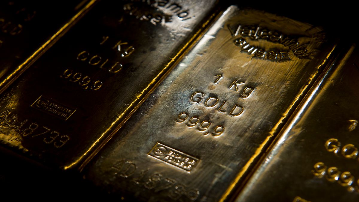 Eine "Wahnsinnsgeschichte": Mann findet vergessenes Gold in gekauftem Tresor