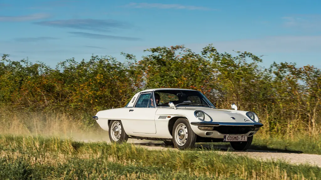 Mazda-Cosmo-110-S-1971-Exterior-10