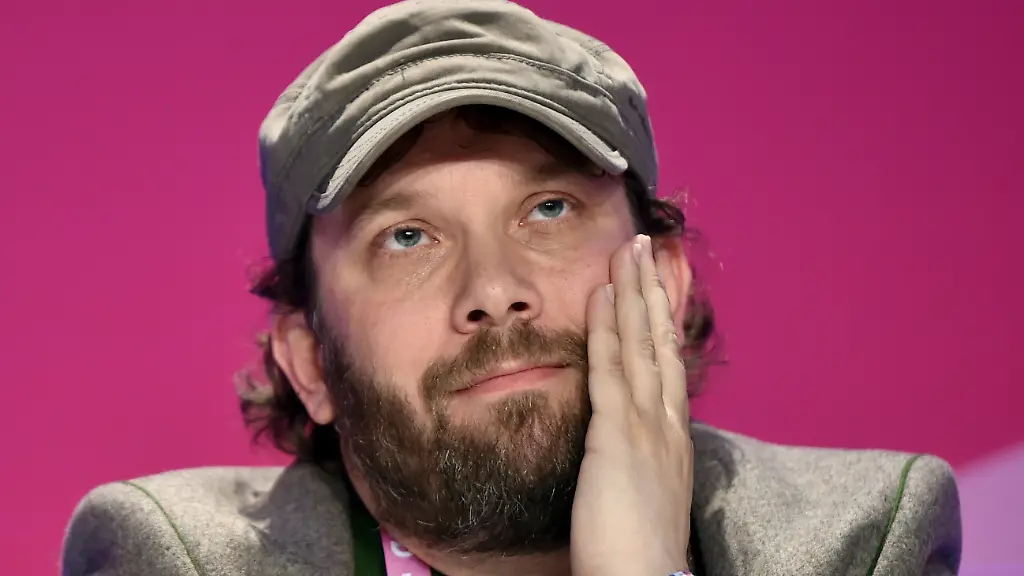 Der-Schauspieler-Christian-Ulmen-spricht-am-08-05-2017-in-Berlin-auf-der-Internetkonferenz-re-publica-ueber-die-Serie-Jerks-Die-Konferenz-unter-dem-Motto-love-out-loud-findet-vom-08-05-bis-10-05-2017-statt