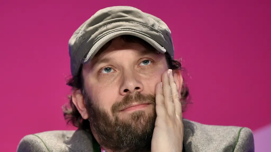 Der-Schauspieler-Christian-Ulmen-spricht-am-08-05-2017-in-Berlin-auf-der-Internetkonferenz-re-publica-ueber-die-Serie-Jerks-Die-Konferenz-unter-dem-Motto-love-out-loud-findet-vom-08-05-bis-10-05-2017-statt