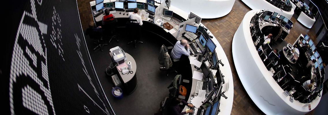 2011-04-04T121508Z_01_AD03_RTRMDNP_3_NYSE-DEUTSCHE-BOERSE.JPG6273866419379530342.jpg