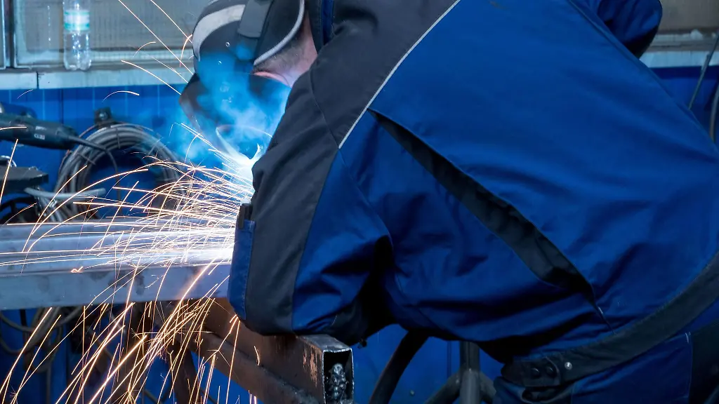 Nach-Ansicht-des-Praesidenten-des-Saechsischen-Handwerkstages-halten-wirtschaftliche-Unsicherheiten-und-Buerokratieanforderungen-junge-Menschen-ab-sich-selbststaendig-zu-machen