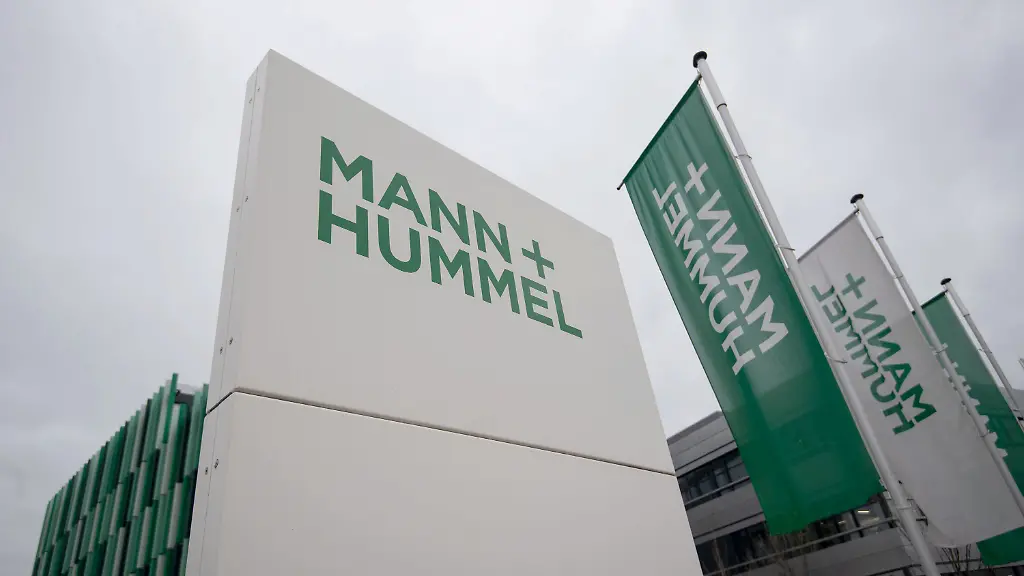 ARCHIV-07-02-2019-Baden-Wuerttemberg-Ludwigsburg-Ein-Schild-weist-auf-die-Unternehmenszentrale-des-Filterspezialisten-Mann-Hummel-hin