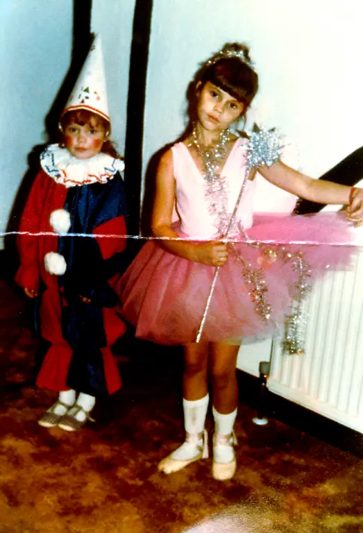 Victoria-Beckham-left-aged-five-from-the-late-1970-s-Victoria-Beckham-left-aged-five-from-the-late-1970-s