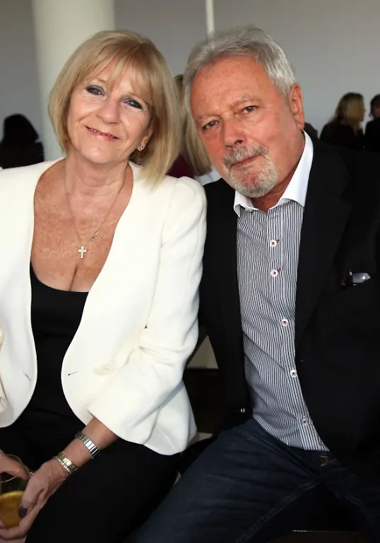 Bildnummer-58463005-Datum-11-09-2012-Copyright-imago-i-Images-Victoria-Beckham-s-parents-Tony-Jackie-Adams-in-the-front-row-at-her-Victoria-show-at-New-York-Fashion-Week-Tuesday-September-11th-2012-xStephenxLockxixImagesx