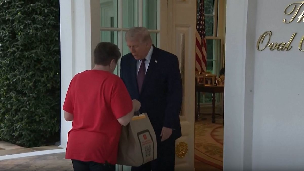 "Doordash-Omi" bringt McDonald's: Trump nennt eigenen PR-Stunt "ein bisschen peinlich"