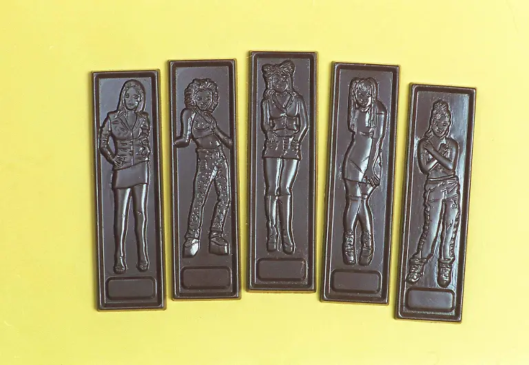 SPICE-GIRL-CHOCOLATE-BARS-Milk-Chocolate-Bars-from-Cadbury-s-Bandphoto-Agency-Photo-B21-013920-A-15-27-10-1997-SPICE-GIRL-CHOCOLATE-BARS-Milk-Chocolate-Bars-from-Cadbury-s-Bandphoto-Agency-Photo-B21-013920-A-15-27-10-1997-Credit-Band-Photo-uppa-co-uk-Avalon-United-Kingdom-PUBLICATIONxNOTxINxUKxFRAxUSA-Copyright-x-xBandxPhotox-xuppa-co