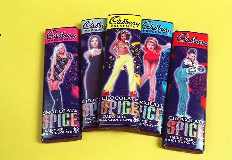 SPICE-GIRL-CHOCOLATE-BARS-Milk-Chocolate-Bars-from-Cadbury-s-Bandphoto-Agency-Photo-B21-013920-B-14-27-10-1997-SPICE-GIRL-CHOCOLATE-BARS-Milk-Chocolate-Bars-from-Cadbury-s-Bandphoto-Agency-Photo-B21-013920-B-14-27-10-1997-Credit-Band-Photo-uppa-co-uk-Avalon-United-Kingdom-PUBLICATIONxNOTxINxUKxFRAxUSA-Copyright-x-xBandxPhotox-xuppa-co