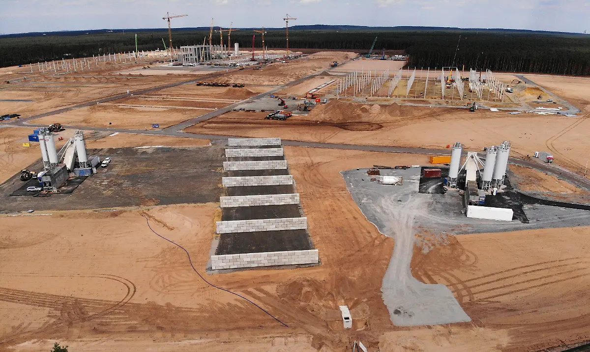 2020-07-24T144328Z-1659902473-RC2QZH94ITO8-RTRMADP-3-GERMANY-TESLA-GIGAFACTORY-GRUENHEIDE