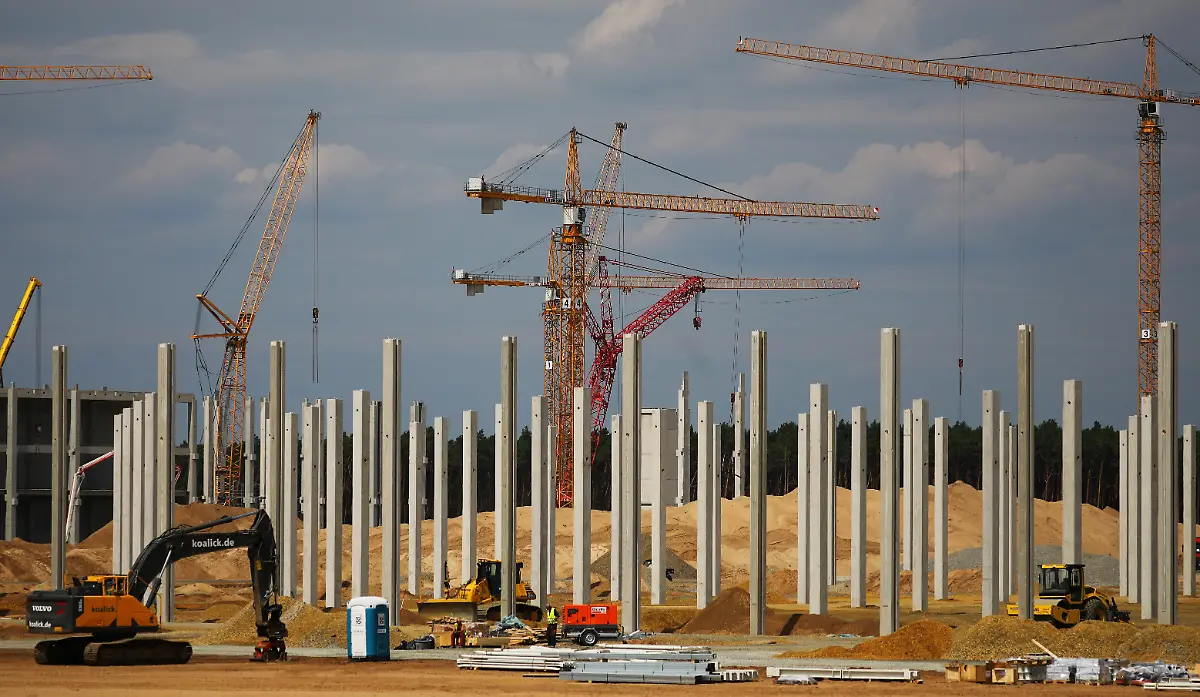 2020-07-24T144335Z-900693760-RC2QZH9G4A7L-RTRMADP-3-GERMANY-TESLA-GIGAFACTORY-GRUENHEIDE